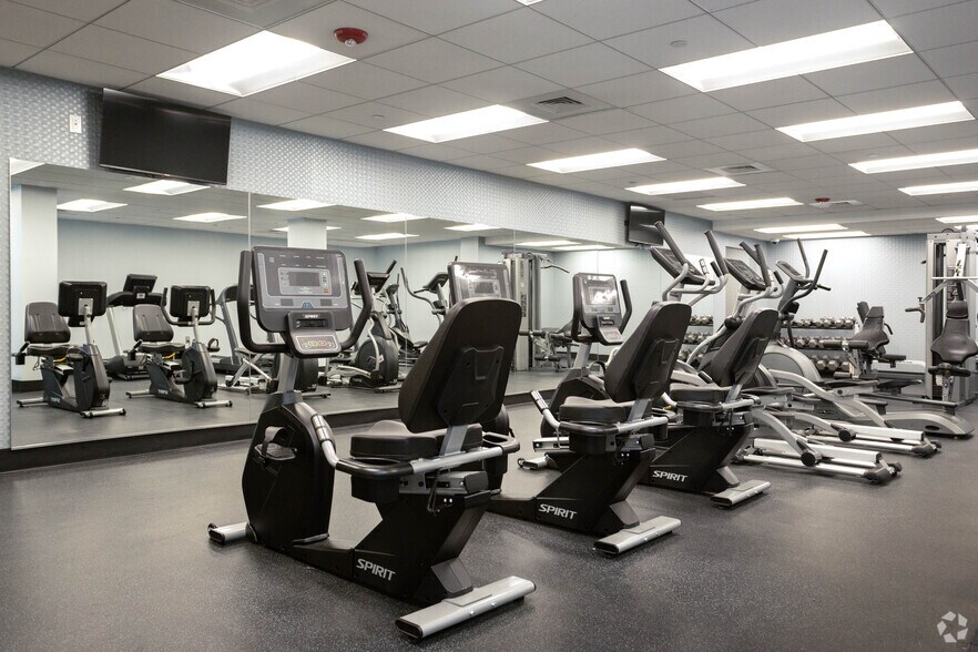 More Photos Of 1 Huntington Quadrangle, Melville Office For Lease