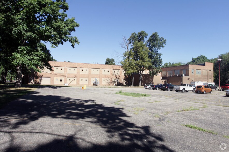 More Photos Of 126 Avenue C, Springfield Manufacturing For Sale