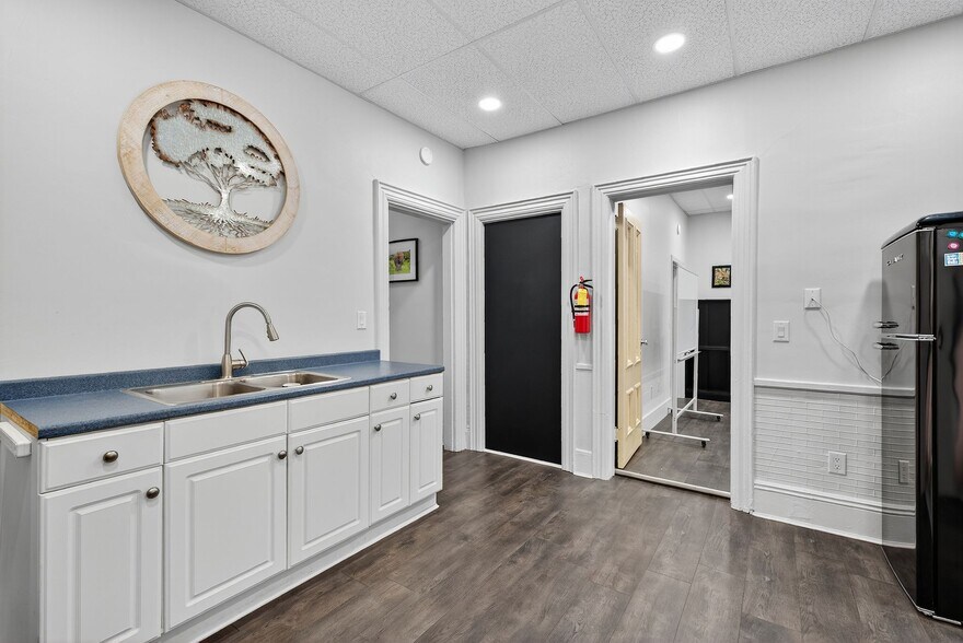 More Photos Of 112 State St, Augusta Office For Sale