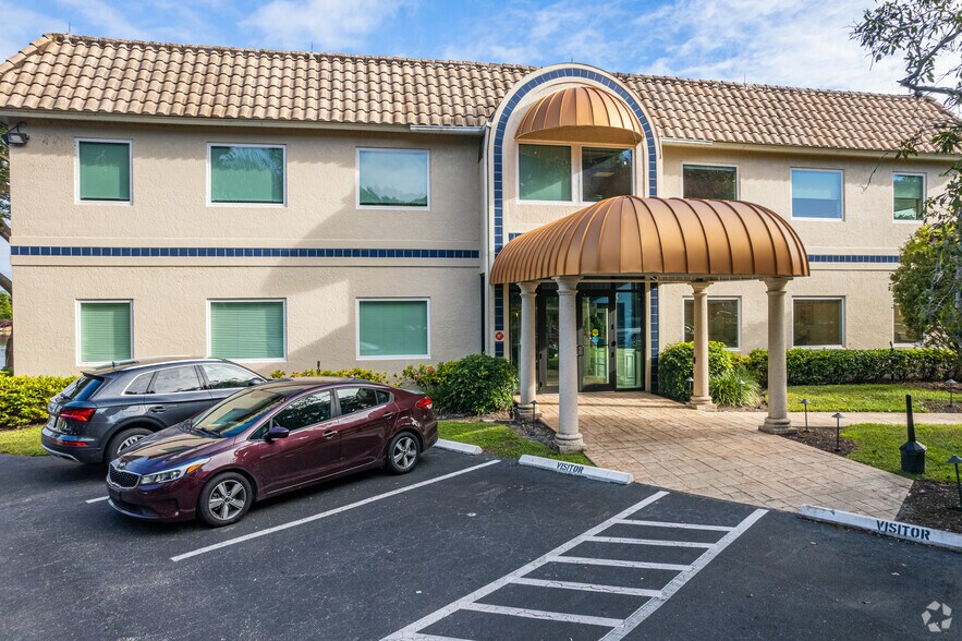 More Photos Of 3033 Riviera Dr, Naples Office For Lease