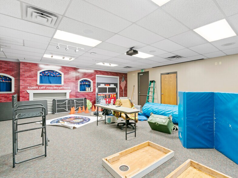 More Photos Of 9010 S 150 E, Sandy Light Manufacturing For Sale