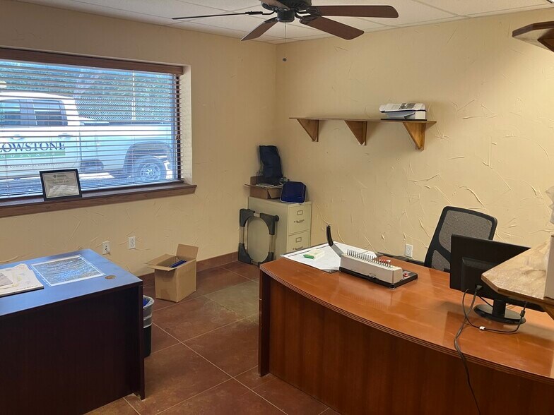 More Photos Of 3009 Sandy Ln, Fort Worth Warehouse For Sale