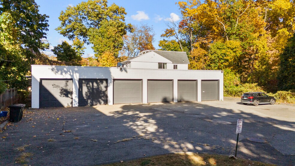 More Photos Of 204 Old Post Rd, Southport Warehouse For Lease