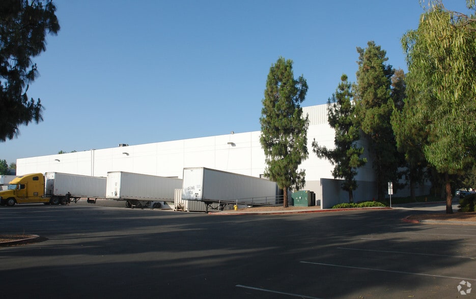 More Photos Of 28210 Avenue Stanford, Valencia Distribution For Lease
