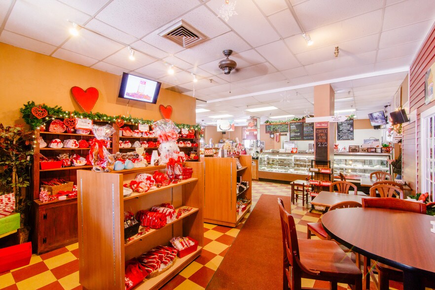 More Photos Of 43 Grove St, Peterborough Freestanding For Sale