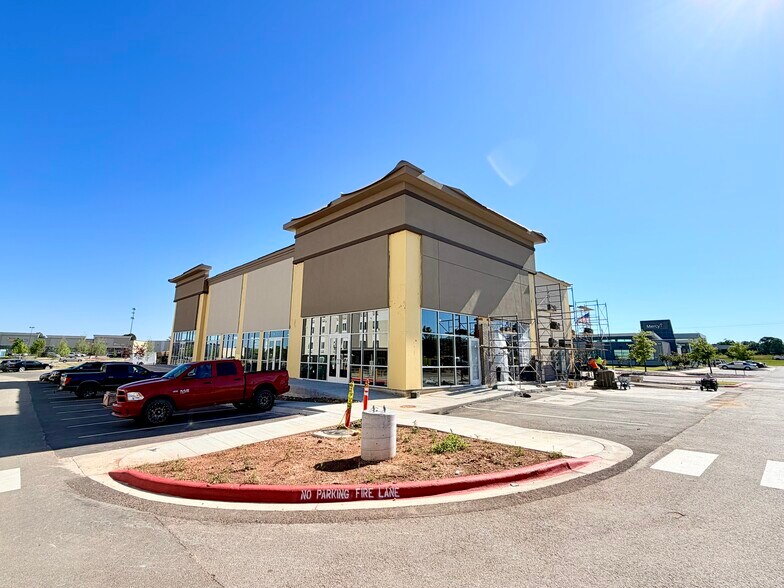 More Photos Of Pleasant Crossing Blvd. @ Dixieland, Rogers Storefront Retail Office For Lease