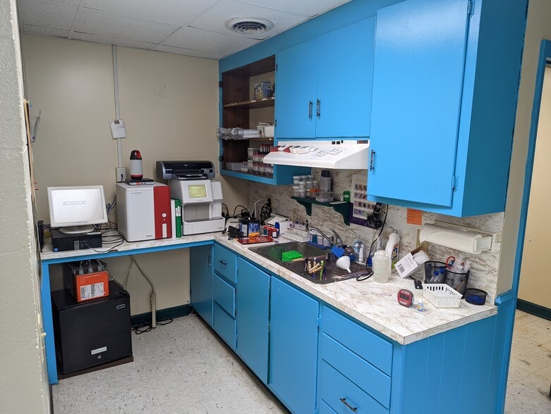 More Photos Of 2608 E Highway 76, Marion General Retail For Sale
