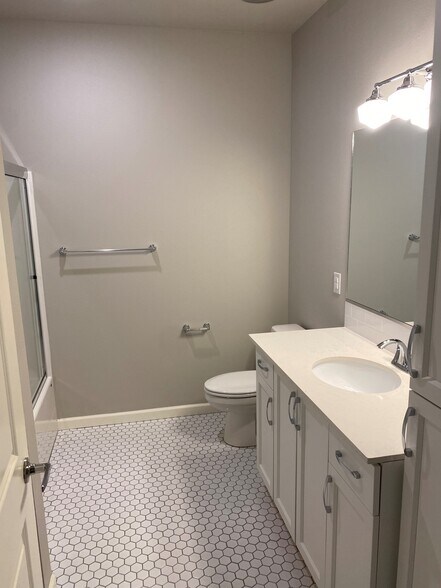 More Photos Of 6940 N Greenwich Ave, Portland Apartments For Sale