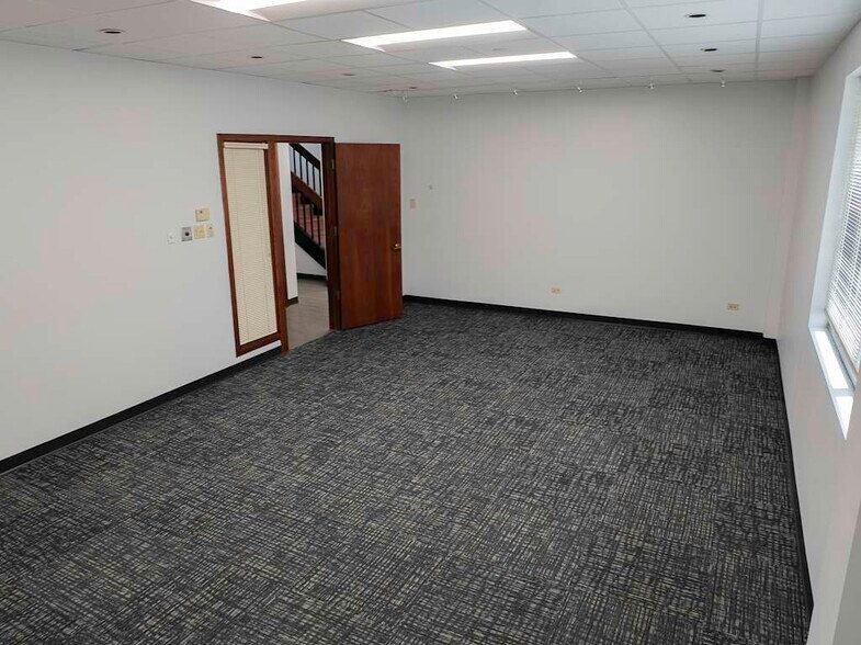More Photos Of 5750 W 118th St, Alsip Unknown For Lease