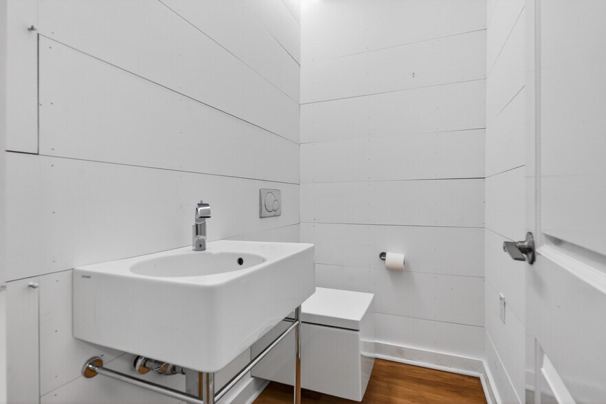 More Photos Of 208 St Marys St, Raleigh Loft Creative Space For Sale