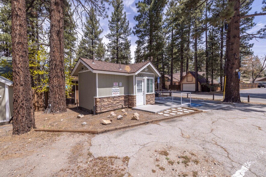 More Photos Of 401 W Big Bear Blvd, Big Bear City Auto Dealership For Lease
