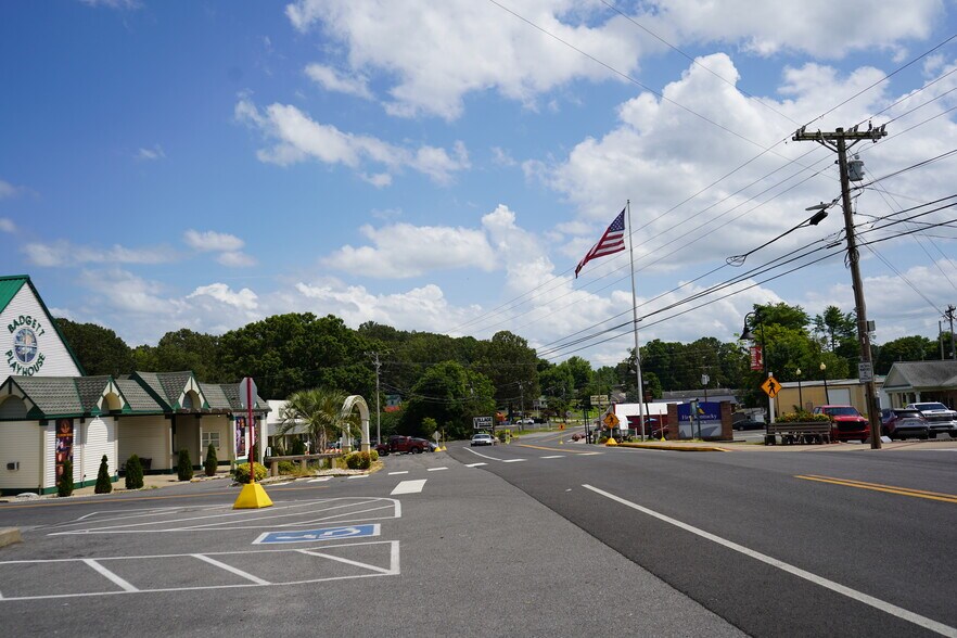 More Photos Of 1817 Jh Obryan Ave, Grand Rivers Storefront Retail Residential For Sale