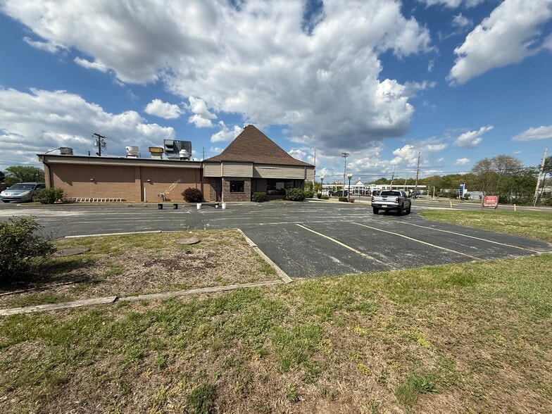 More Photos Of 185 W Cohawkin Rd, Clarksboro Restaurant For Lease