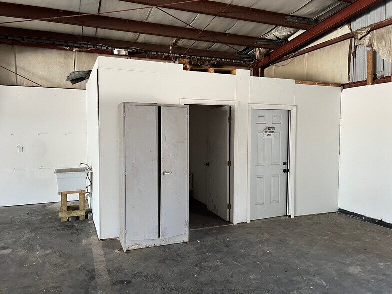 More Photos Of 7425 124th Ave, Largo Warehouse For Lease