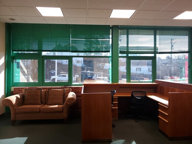 More Photos Of 263 Glenville Rd, Greenwich Storefront Retail Office For Lease