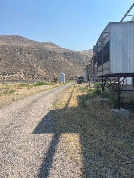 More Photos Of 1000 Washington St E, Vale Warehouse For Sale