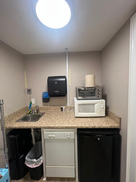 More Photos Of 537 Folly Rd, Charleston Medical For Lease
