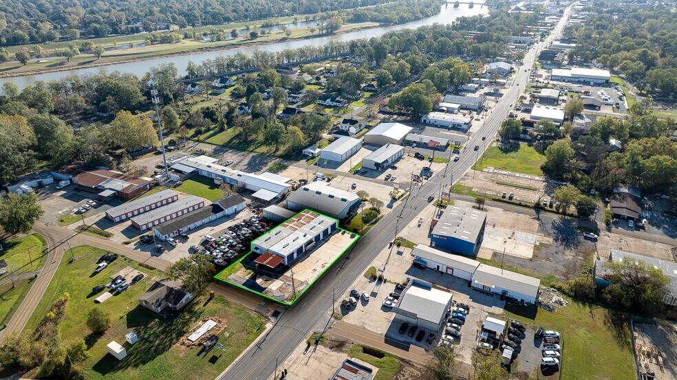 More Photos Of 1914 Cypress St, West Monroe Service For Sale