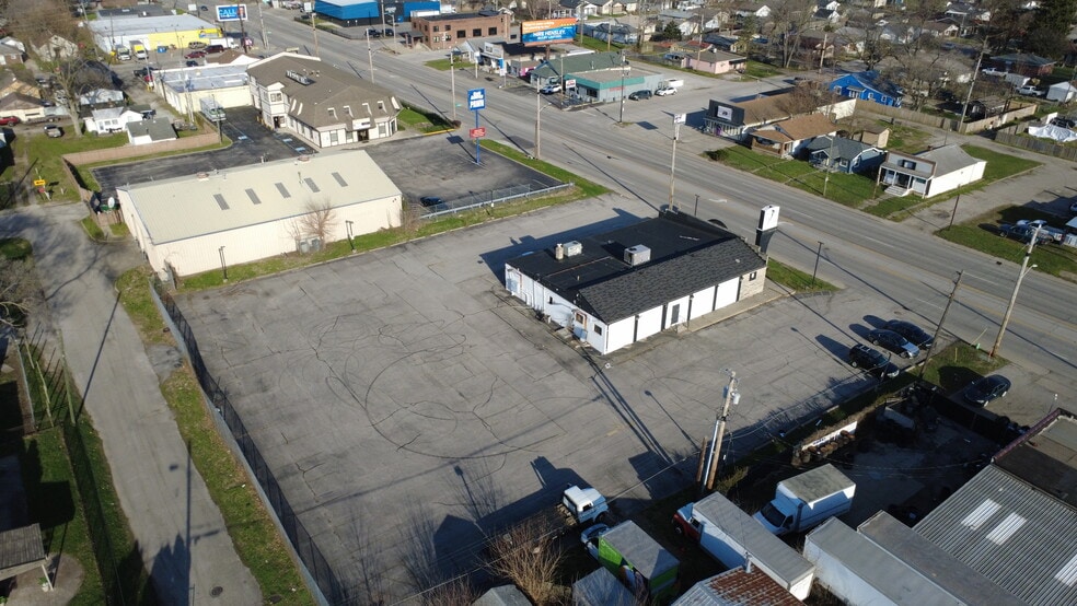 More Photos Of 3535 W 16th St, Indianapolis Bar For Sale