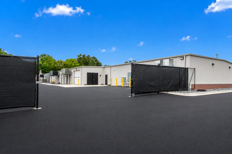 More Photos Of 114 S State St, Haw River Manufacturing For Lease