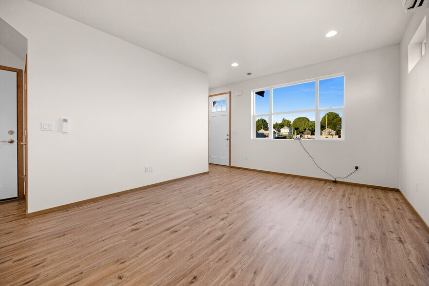 More Photos Of 1925 Lombard Ave, Everett Multifamily For Sale