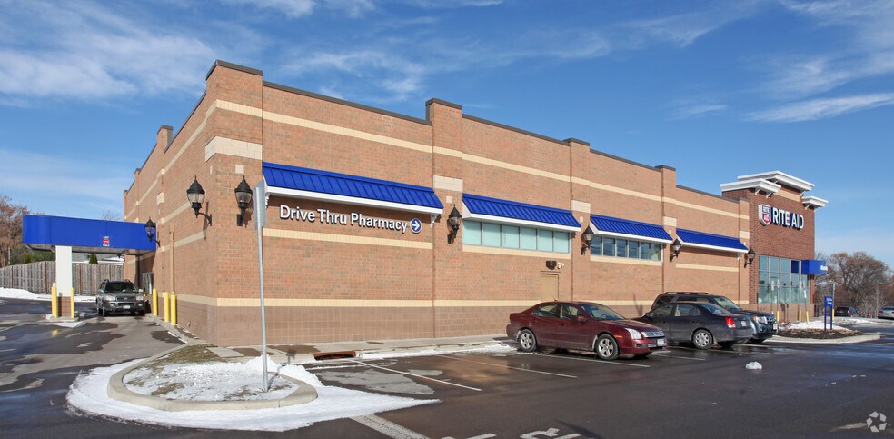 More Photos Of 420 Hamilton St, Geneva Drugstore For Lease
