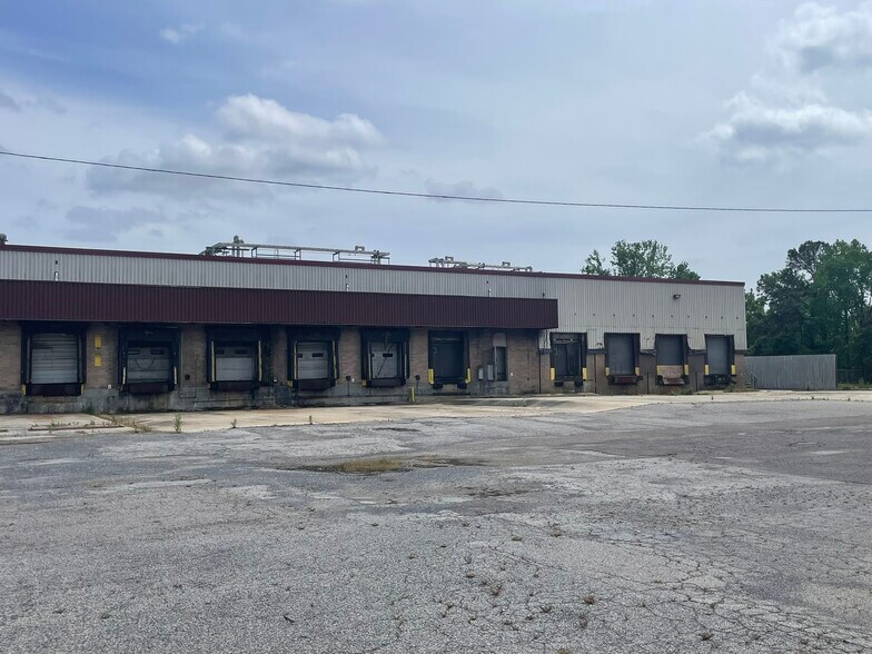 More Photos Of 5000 Lacross Rd, North Charleston Light Distribution For Lease