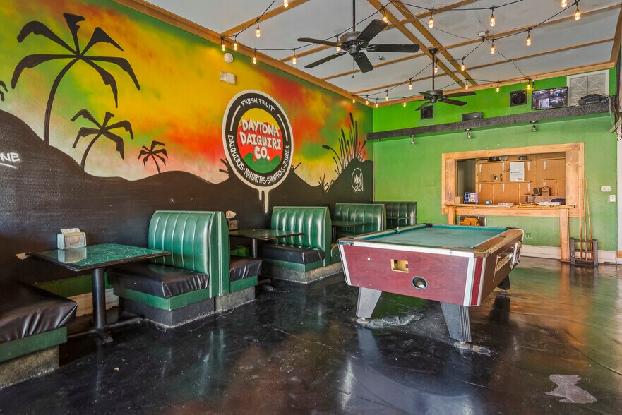 More Photos Of 312-318 Seabreeze Blvd, Daytona Beach Storefront For Sale