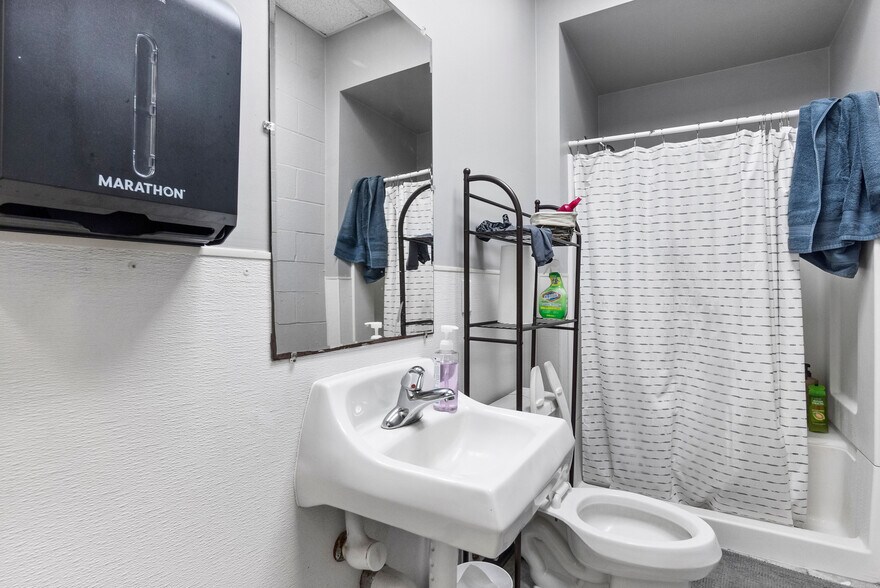 More Photos Of 118 Shenandoah Dr, The Woodlands Freestanding For Sale