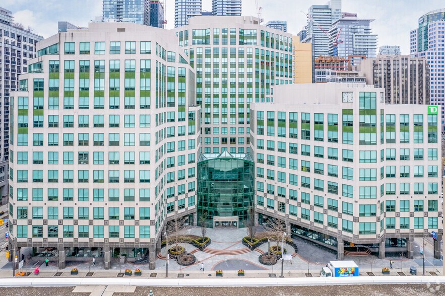 More Photos Of 310 Front St W, Toronto Office For Lease