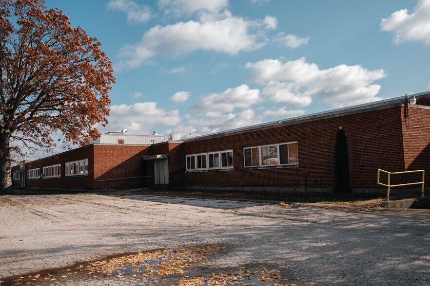 More Photos Of 1185 E Keating Ave, Muskegon Manufacturing For Sale