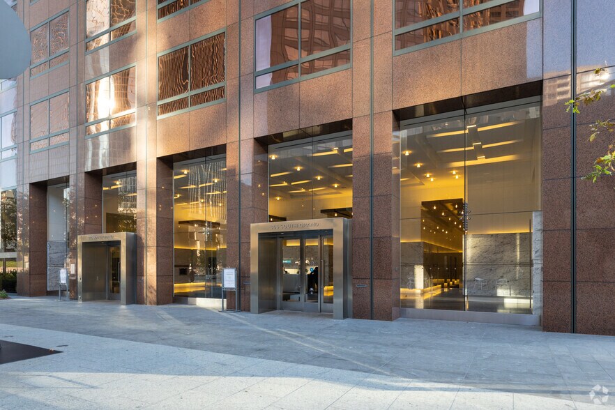 More Photos Of 355 S Grand Ave, Los Angeles Coworking Space