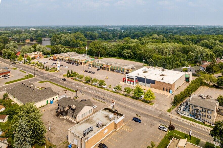More Photos Of 370 Ch Grande-Côte, Boisbriand Unknown For Lease