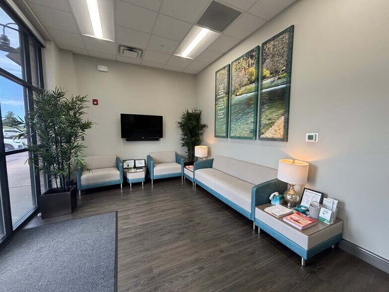 More Photos Of 150 Stephen P Yokich Pky, Spring Hill Storefront Retail Office For Lease
