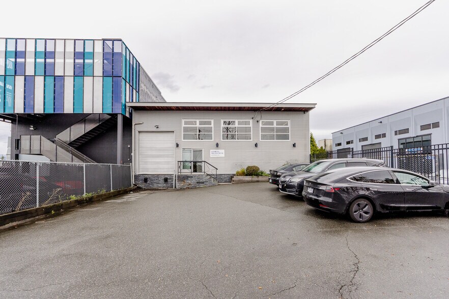 More Photos Of 3905 2nd Ave, Burnaby Flex For Sale