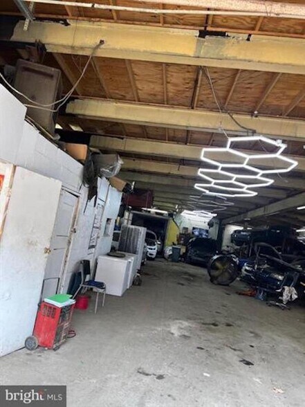 More Photos Of 873 N 45th St, Philadelphia Industrial For Sale