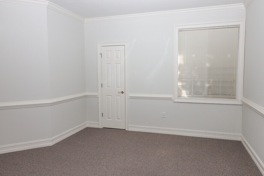 More Photos Of 3225 Shallowford Rd, Marietta Office For Lease