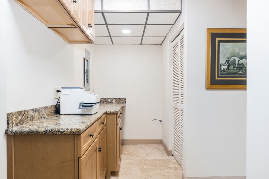 More Photos Of 5499 N Federal Hwy, Boca Raton Office For Sale