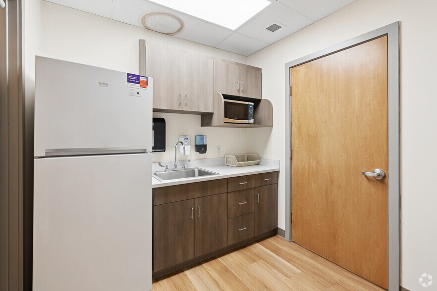 More Photos Of 1569 Medical Dr, Pottstown Office For Sale
