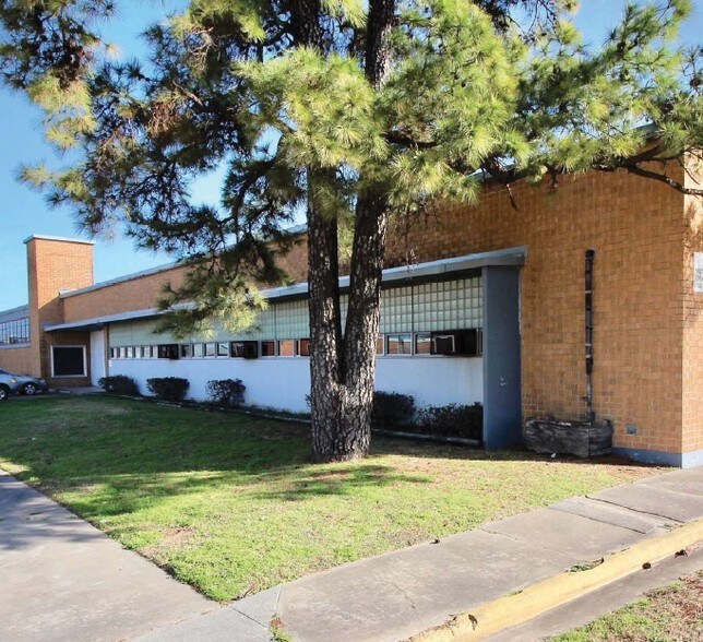 More Photos Of 5520 Armour Dr, Houston Warehouse For Lease