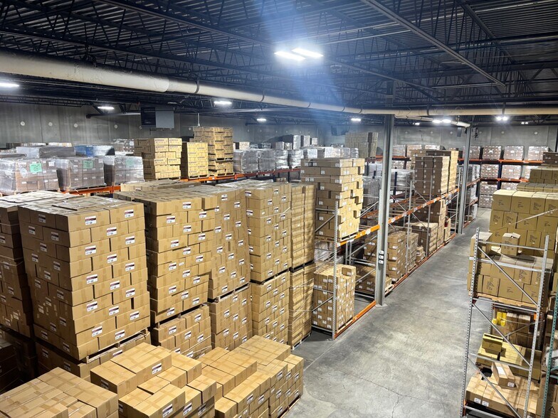 More Photos Of 1275 Kyle Ct, Wauconda Distribution For Lease