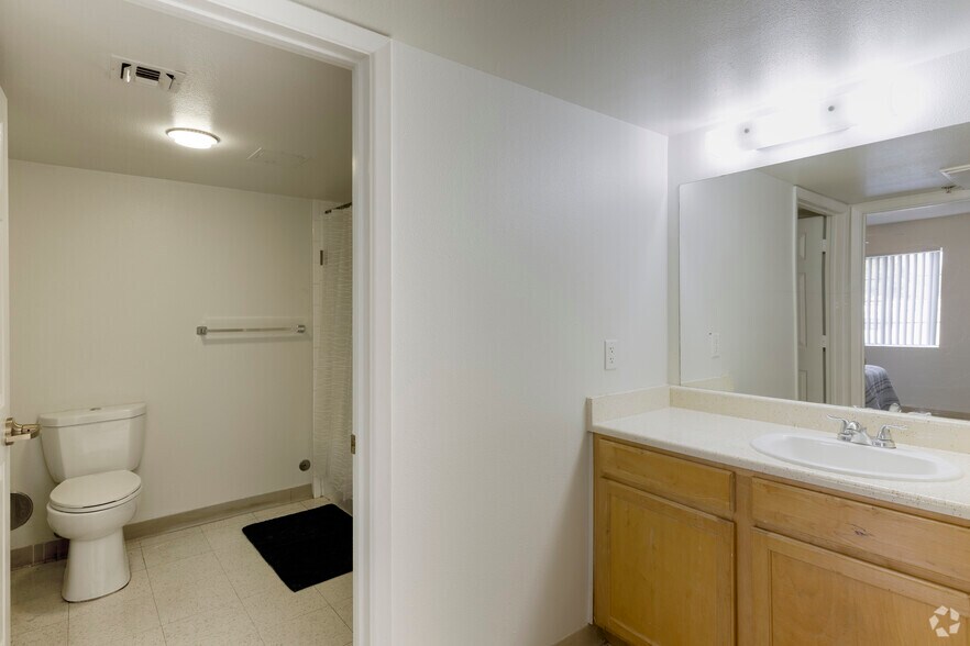 More Photos Of 2302 W Colter St, Phoenix Apartments For Lease