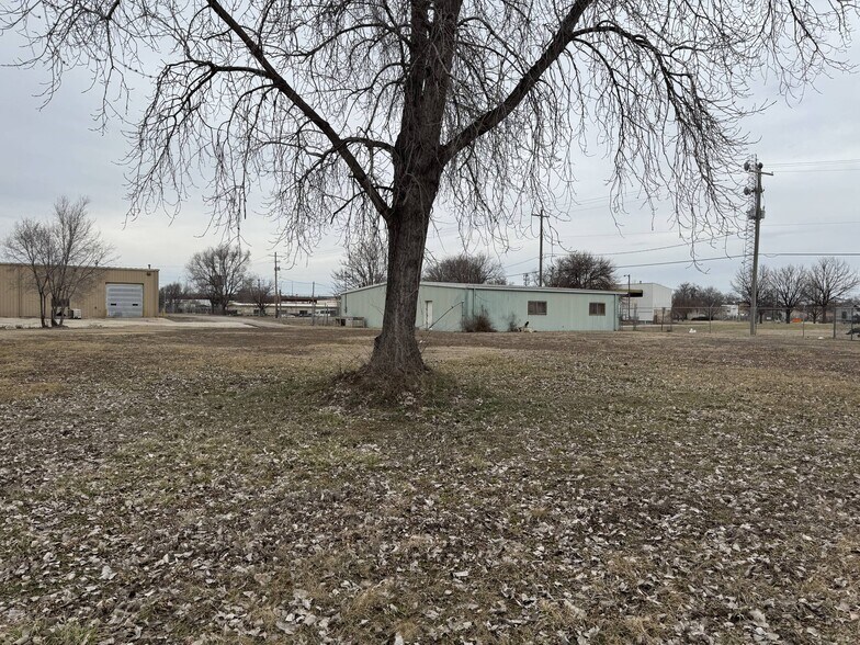 More Photos Of 225 NW Curtis St, Topeka Land For Sale