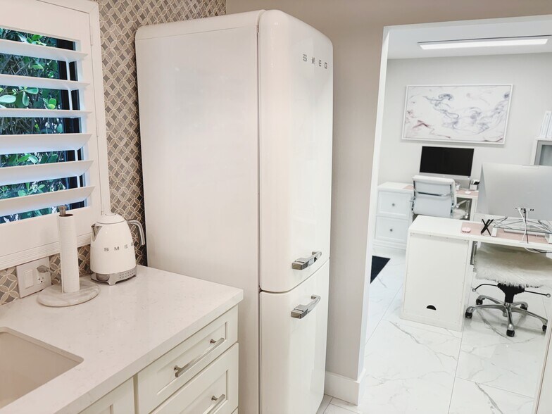 More Photos Of 301 SW 7th St, Fort Lauderdale Office For Sale