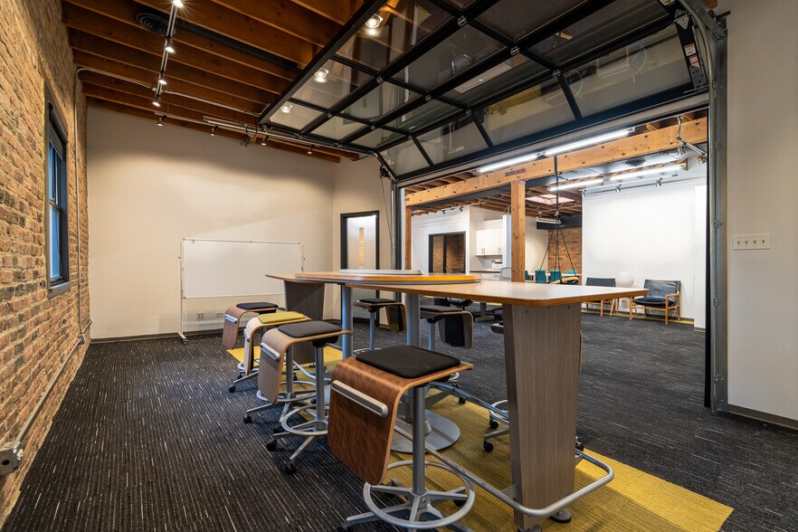 More Photos Of 220-230 W Kinzie St, Chicago Loft Creative Space For Lease
