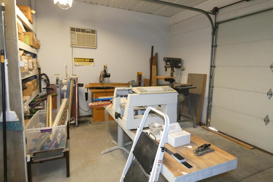 More Photos Of 2410 S Cleveland Ave, Saint Joseph Flex For Sale