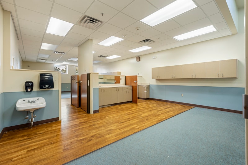 More Photos Of 702 E Grand Ave, Ponca City Office For Sale