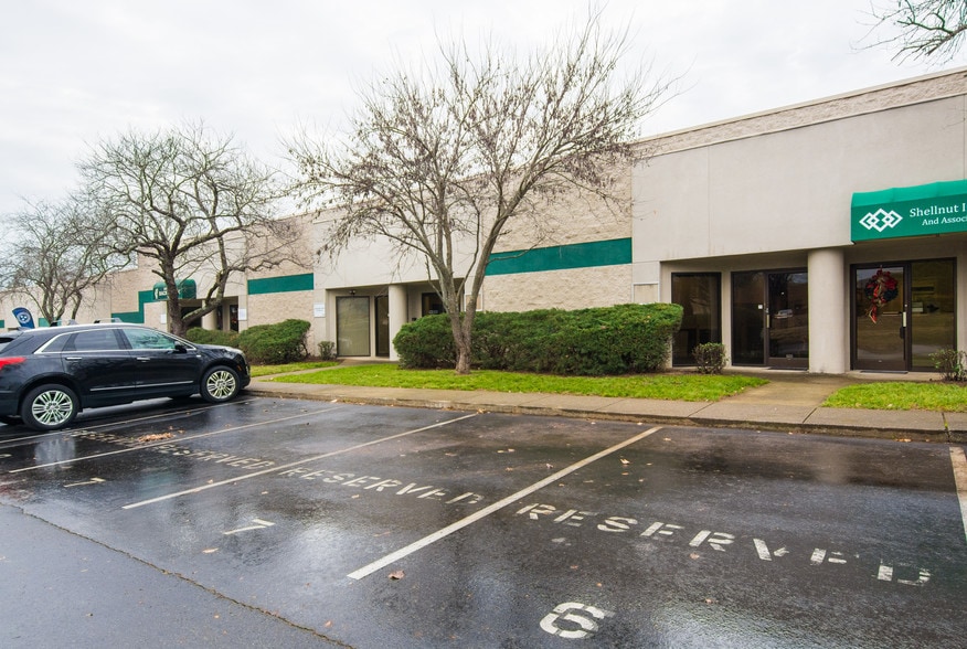 More Photos Of 130 Seaboard Ln, Franklin Flex For Sale
