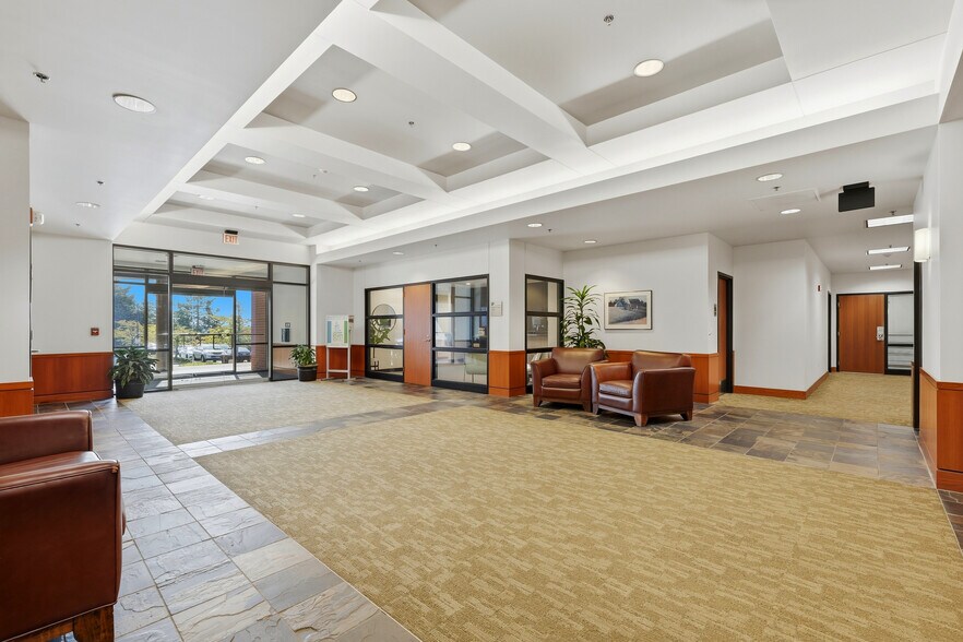 More Photos Of 10135 SE Sunnyside Rd, Clackamas Office For Lease