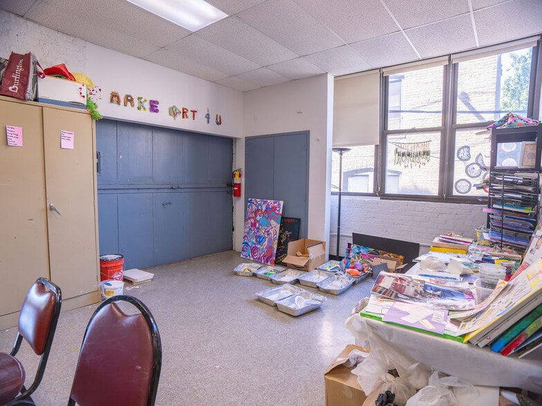 More Photos Of 5710 N Broadway St, Chicago Office Residential For Sale